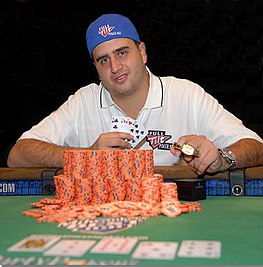 Mizrachi after winning the $10,000 World Championship Pot-Limit Omaha Robert Mizrachi 2007.jpg