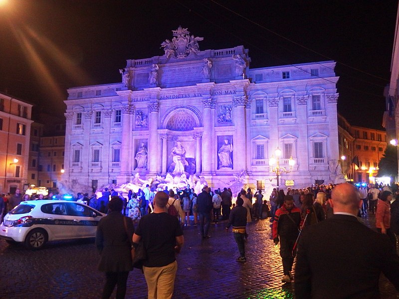 File:Roma, Fontana di Trevi di notte.jpg