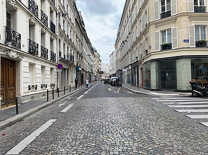 Comment aller à Rue Truffaut en transport en commun - A propos de cet endroit