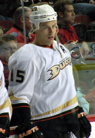 Fortune Salaire Mensuel de Ryan Getzlaf Combien gagne t il d argent ? 35 000 000,00 euros mensuels