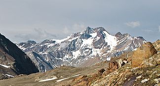 Saldurkamm with the double peaks Lagaunspitze (left) and Saldurspitze (right) seen from the north