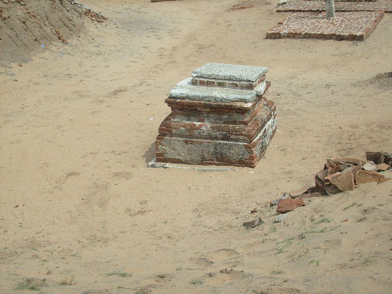 File:Saluvankuppam artifacts.jpg