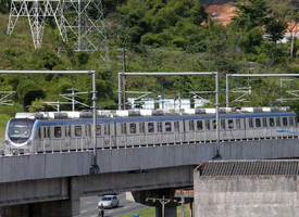 A train on the——Salvador Metro.