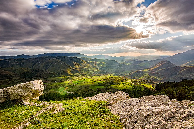 File:Sguardo sul Parco Monti Sicani.jpg