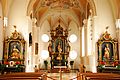 Innenraum der katholischen Pfarrkirche St. Peter in der Bogenhauser Straße 3 in Siegertsbrunn, Gemeinde Höhenkirchen-Siegertsbrunn, Landkreis München, Regierungsbezirk Oberbayern, Bayern. Als Baudenkmal in der Bayerischen Denkmalliste unter Aktennummer D-1-84-127-10 aufgeführt. Laut Denkmalliste erbaut im Jahr 1681.