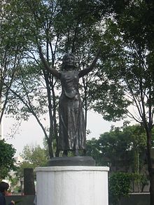 Памятник Сильвии Пиналь в Мехико