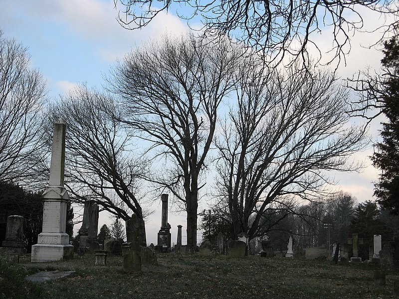 File:Sinking Spring Cemetery (2358819619).jpg