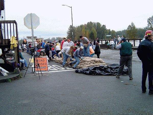 The Skagit River, which flows through Mount Vernon, is prone to flooding during periods of heavy rain in the Cascades. In October 2003 the townspeople