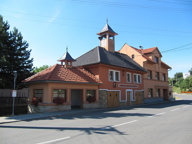 File:Slopné, hasičská zbrojnice.jpg