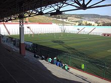  Stade Habib Bouakeul - Pelouse, Gradin und Virage ouest.jpg 