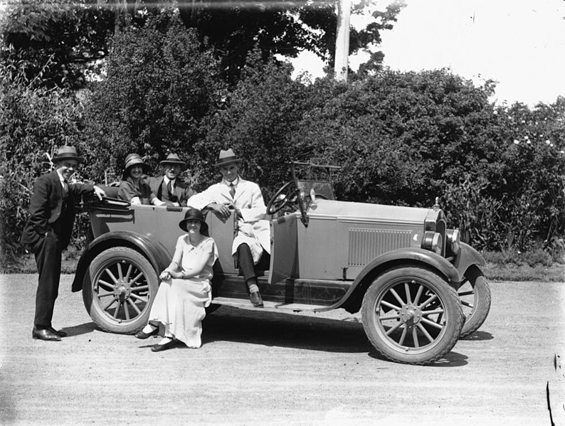 File:StateLibQld 1 183043 1925 Gray tourer with passengers, Brisbane..jpg