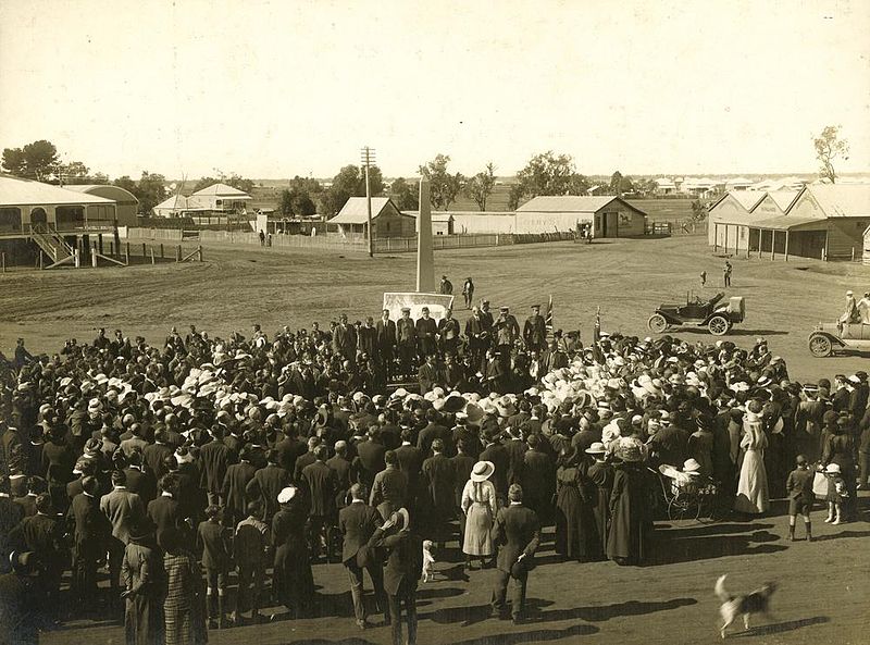 File:StateLibQld 2 239351 Crowds attending a recruiting rally in Dalby during the First World War, ca. 1915.jpg