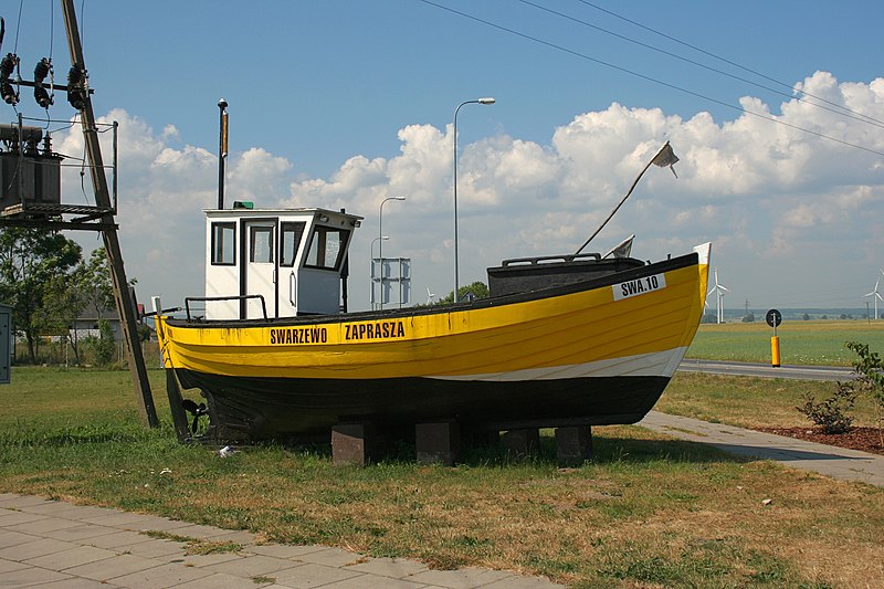 File:Swarzewo - Fishing boat 01.jpg