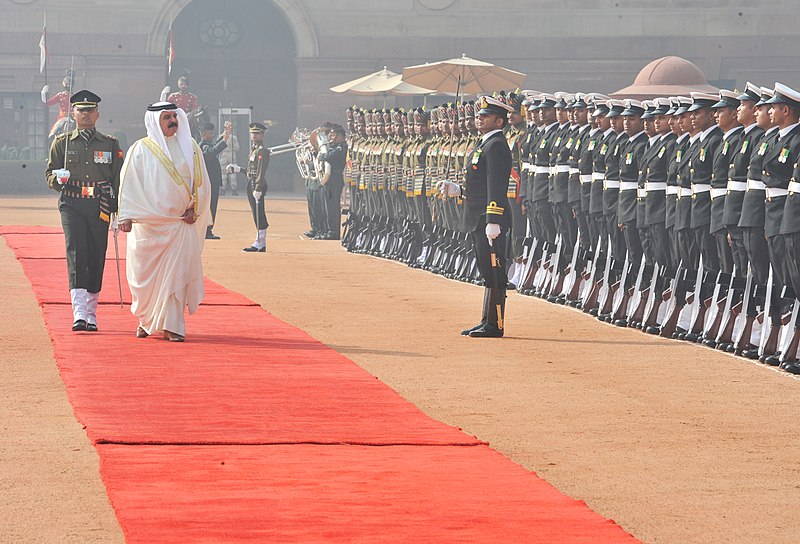 File:The King of Kingdom of Bahrain, His Majesty King Hamad bin Isa Al Khalifa inspecting the Guard of Honour, at the Ceremonial Reception, at Rashtrapati Bhavan, in New Delhi on February 19, 2014.jpg