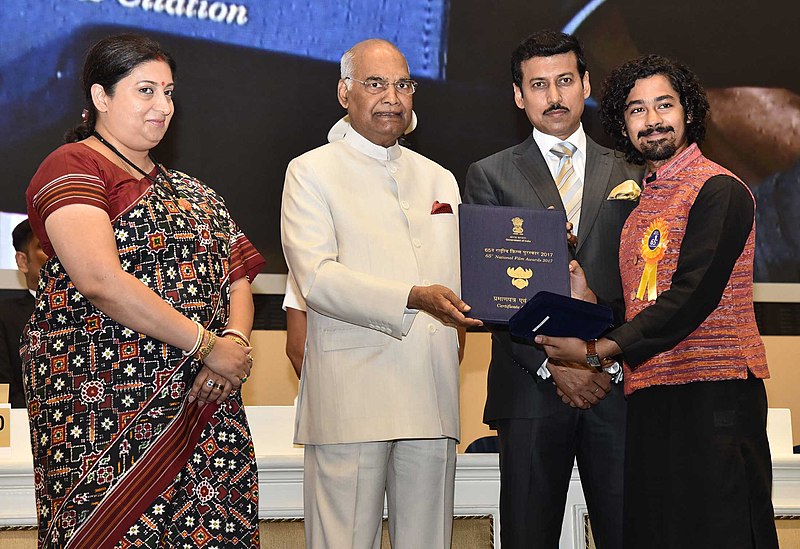 File:The President, Shri Ram Nath Kovind presenting the Best Actor Award to Riddhi Sen for the Bengali feature film – NAGARKIRTAN, at the 65th National Film Awards Function, in New Delhi.JPG