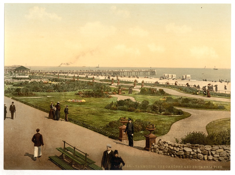 File:The beach, gardens and jetty, Yarmouth, England-LCCN2002708292.tif