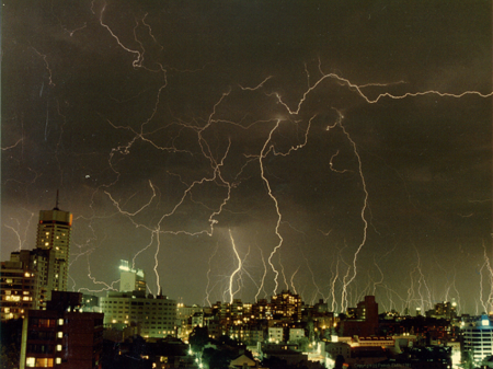 Fail:Thunderstorm_in_sydney_2000x1500.png