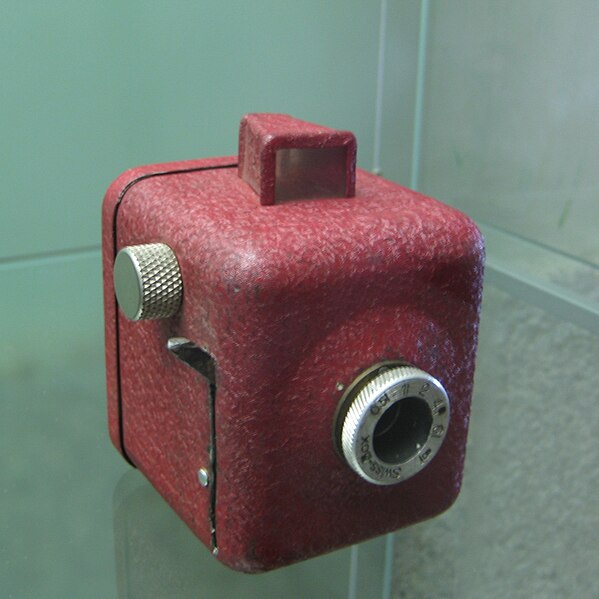 File:Tiny camera (2396363441).jpg