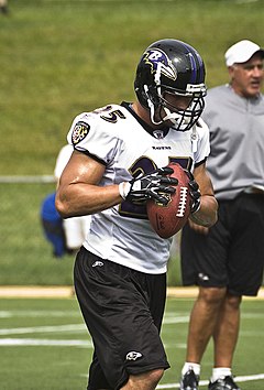 Zbikowski practicing with the Ravens in 2008. Tom Zbikowski Ravens.jpg