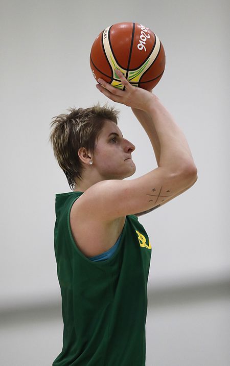 Treinamento da equipe brasileira de basquete feminino (28632152751).jpg