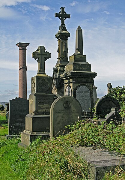 File:Undercliffe Cemetery (7944348672).jpg