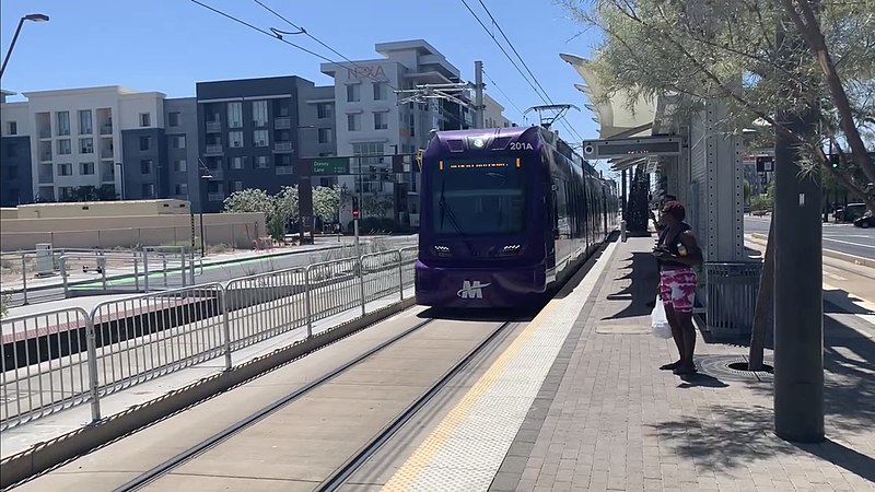 File:ValleyMetroRailS700.jpg