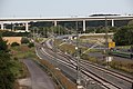 Ausfädelung der Verbindungskurve (nach rechts, Richtung Bamberg) aus der Bestandsstrecke Richtung Lichtenfels (links); im Hintergrund die Füllbachtalbrücke der Neubaustrecke