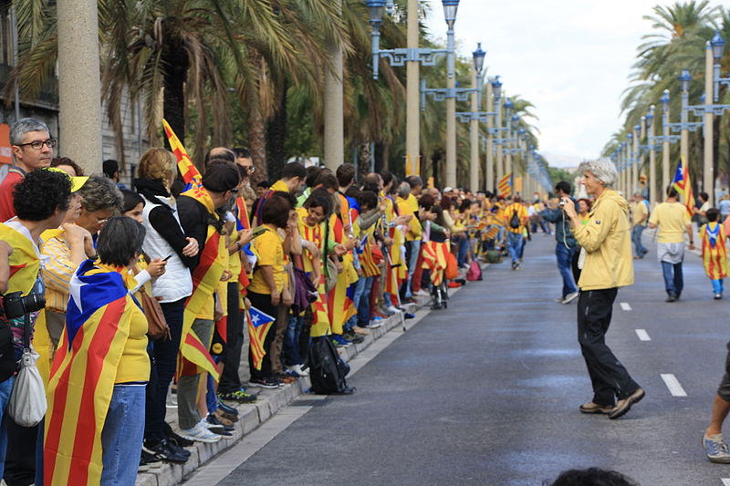 File:Via Catalana, tram 765.jpg