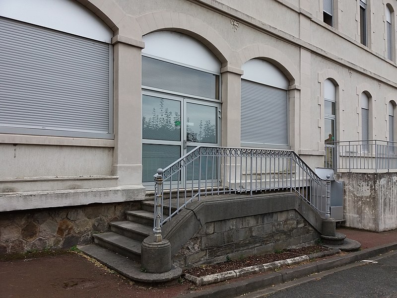 File:Vichy - Centre hospitalier, escalier (4).jpg