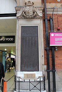 Victoria Station war memorial, London (geograph 4002643).jpg