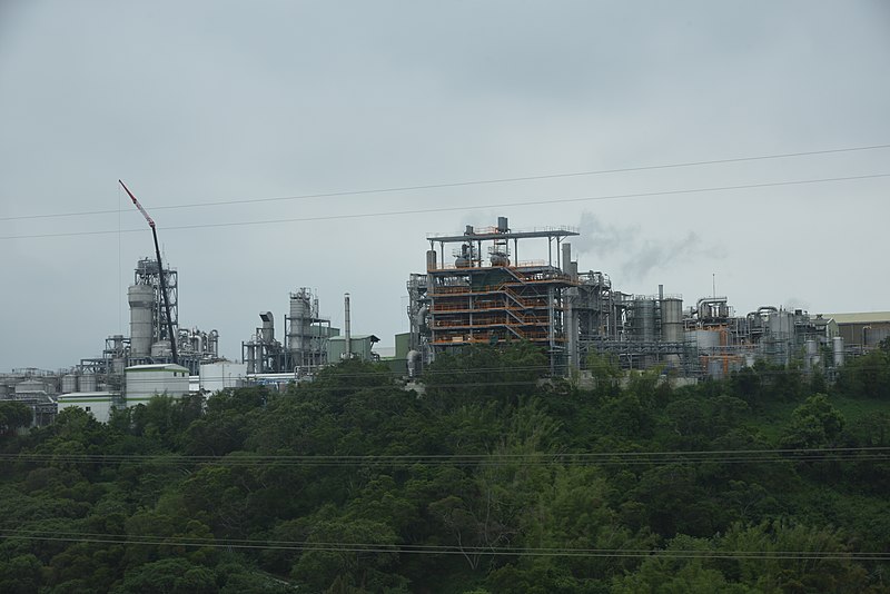 File:View of petrochemical plants in the north of Miaoli City from a high speed train 01.jpg