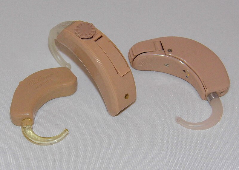 File:Vintage Beltone Behind-The-Ear (BTE) Transistor Hearing Aids, Made In USA, Left - Minuet (Mod II) (Circa 1958), Center - Companion (Circa 1962), Right - Jubilee (Circa 1960) (27385837689).jpg