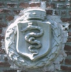 维斯孔蒂家族徽章出现于帕拉比亚戈的马吉-科尔维尼别墅（意大利语：Villa Maggi-Corvini）