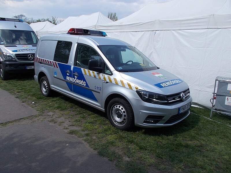 File:Volkswagen Caddy, Tag der Polizei, 2023 Stadtwäldchen.jpg