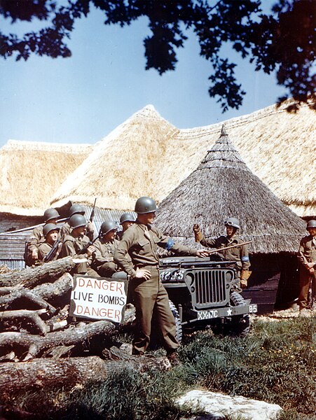 File:WW2 Liberation of France c 1944-45 Allied US troops Normandy etc Libération de la France à la fin de la Seconde Guerre mondiale Photos en couleurs Photos Normandie Flickr soldiers beach ruins etc 27.jpg