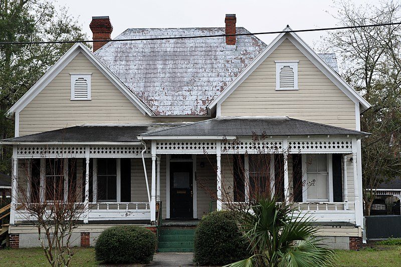 File:Waycross, Georgia Historic District.jpg