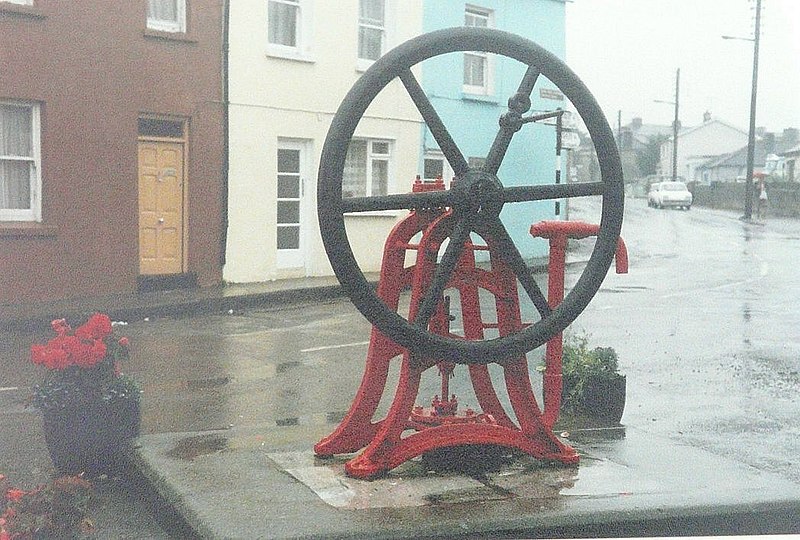 File:Wheel of Fortune, Casement Street, Clonakilty in 1985 - geograph.org.uk - 2846622.jpg
