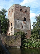 The 13th-century Donjon of Zweder I van Zuylen van Abcoude in 2006 Wijk bij duurstede kasteel2.jpg