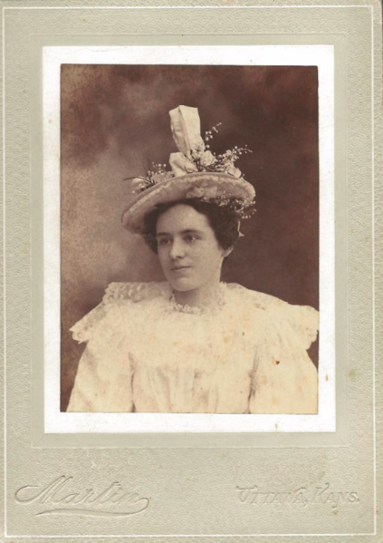 File:Woman in hat by Martin of Ottawa Kansas.png