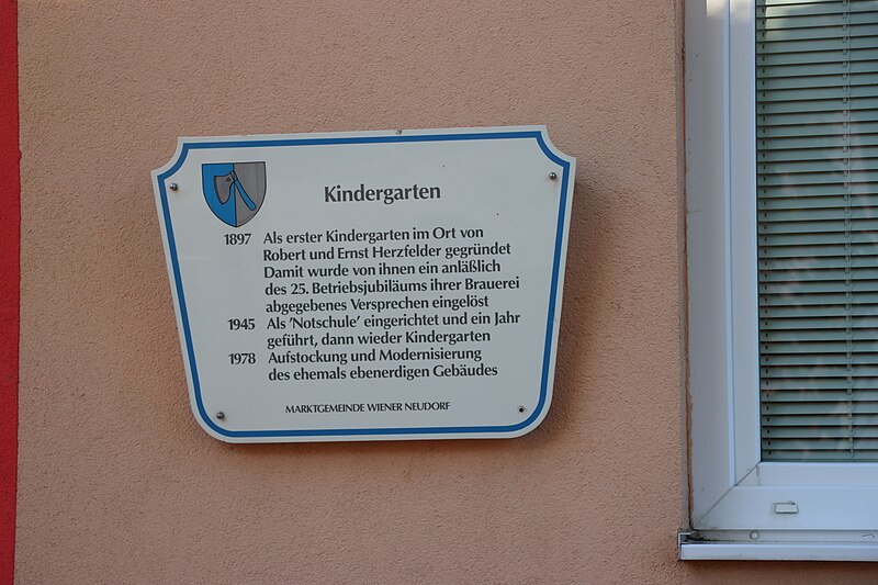 File:WrNeudorf-Kindergarten 2612.jpg