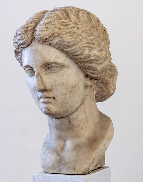 File:(Venice) Ancient Roman busts in the Museo archeologico nazionale - Female little bust - Greek work 4th cenury BC.jpg