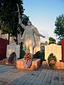 Памятник павшим заводчанам у завода «Кировский стройфарфор»