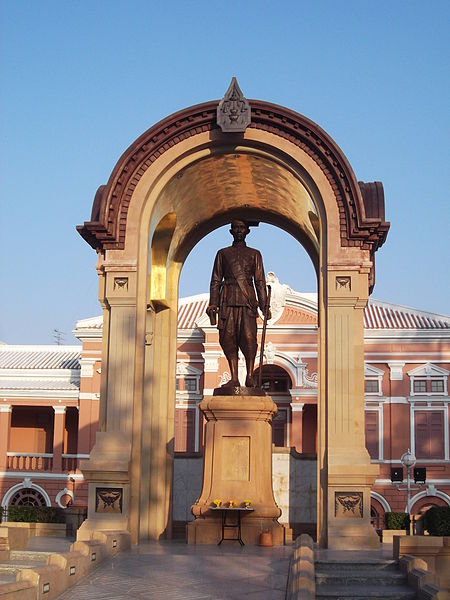 ไฟล์:พระบรมราชานุสาวรีย์ พระบาทสมเด็๋จพระจอมเกล้าเจ้าอยู่หัว รัชกาลที่ 4 Statue of Kiung Rama IV.jpg