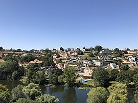Pandangan umum dari Saint-Jacques-de-Thouars