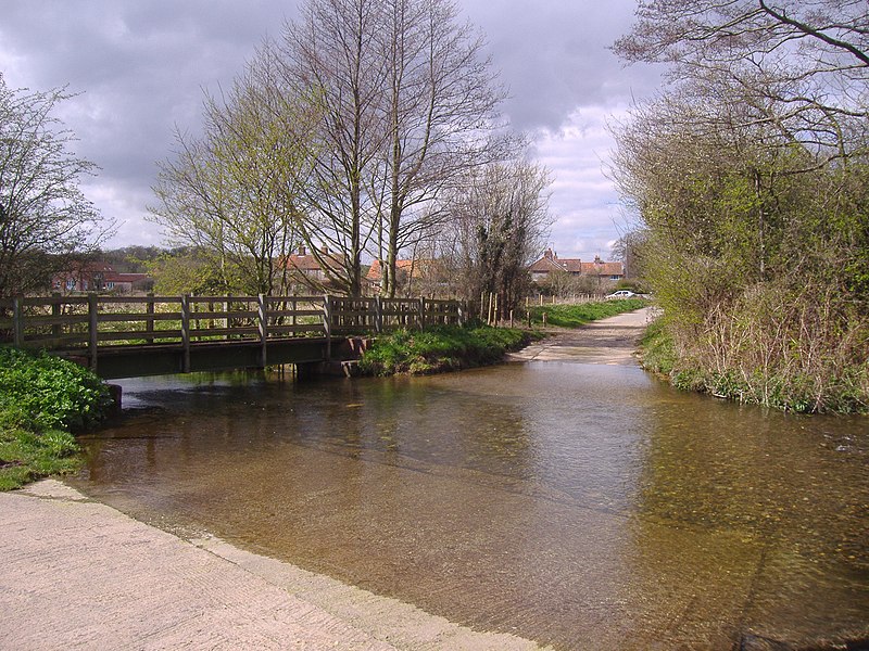 File:-2008-04-12 Letheringsett Ford and footbridge, Glaven River, Norfolk.JPG