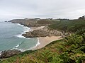 La plage de Pors Lanvers et, au second plan, celle de Pors Péron ; à l'arrière-plan la Pointe de Kervoazec.