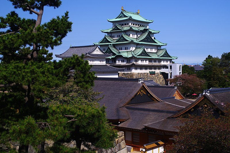 File:180405 Tenshu and Honmaru Goten of Nagoya castle 2.jpg