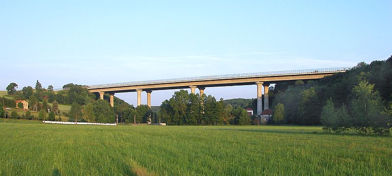 File:20030613500DR Tanneberg Triebischtalbrücke.jpg