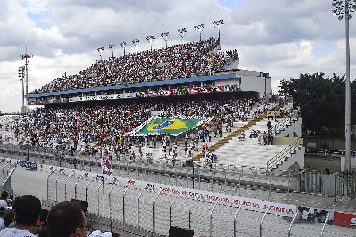 File:2010 IZOD IndyCar Series - São Paulo Indy 300 Largada - Race start  (27016130111).jpg - Wikipedia