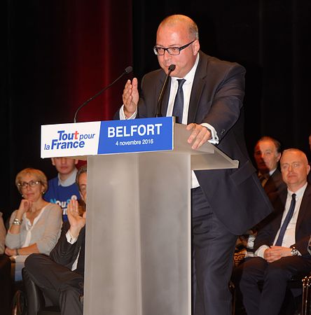 Damien Meslot, député-maire de Belfort prend la parole.